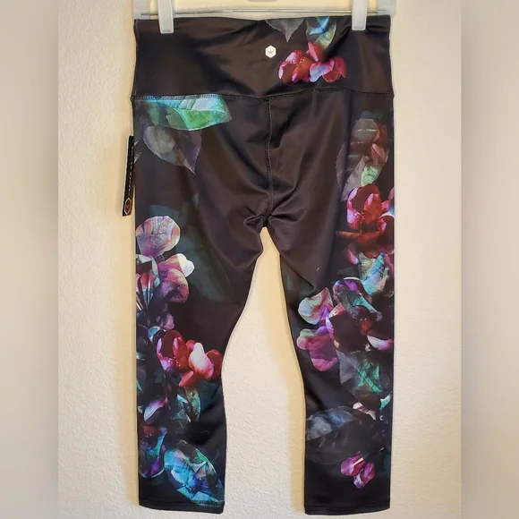 Active Queens Capri Yoga Pants - Picture 2 of 9